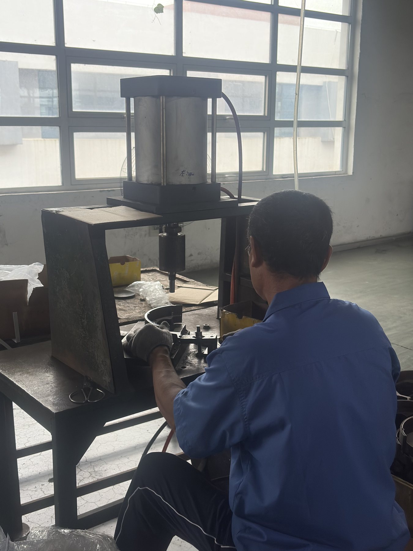 Brake shoe spring anchor pin press-fitting process